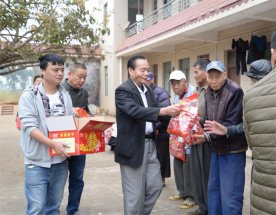 “广东好人”李桂连续31年慰问五保老人