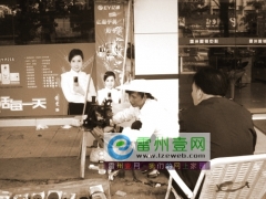 <b>补鞋妇培养出两位名牌大学生</b>