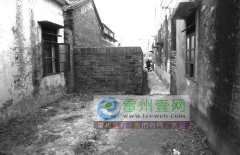 风水纠纷村民砌墙堵路