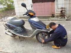 各出奇招防盗贼